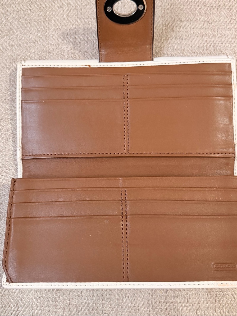 Coach White Leather Signature Turnlock Wallet – Brown Accent Detail - Picture 7 of 7